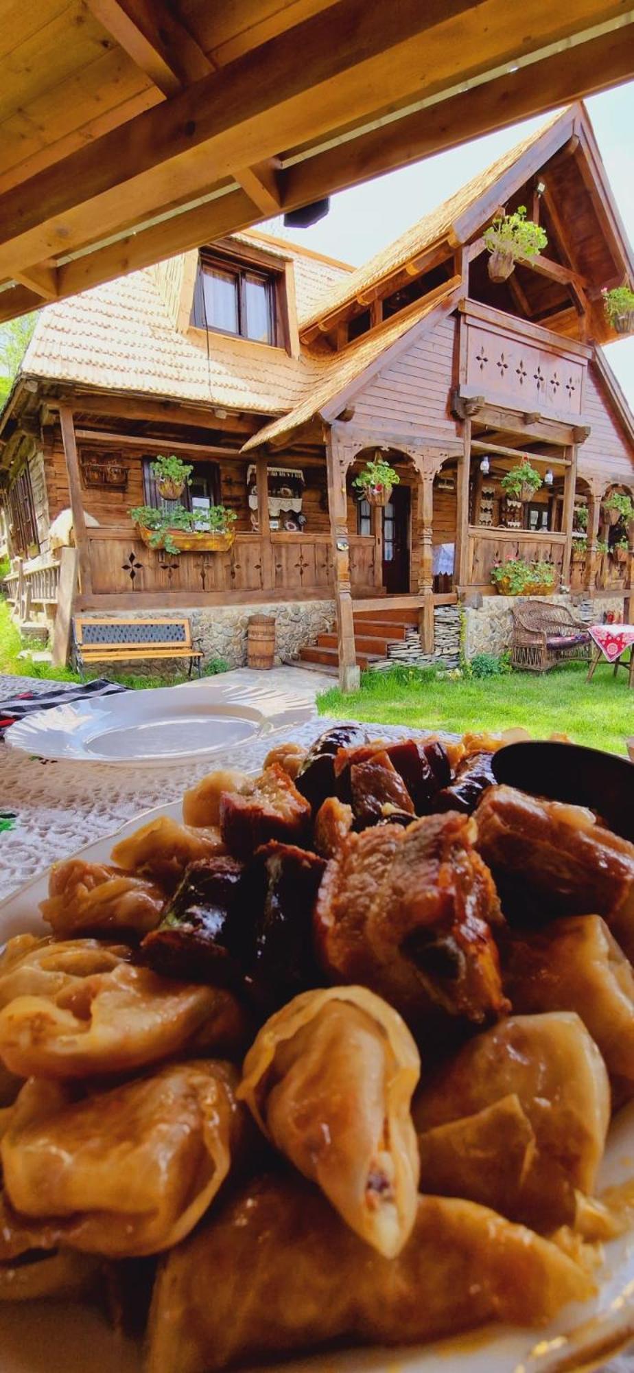 Pensiunea Rustic Oncesti Exterior photo